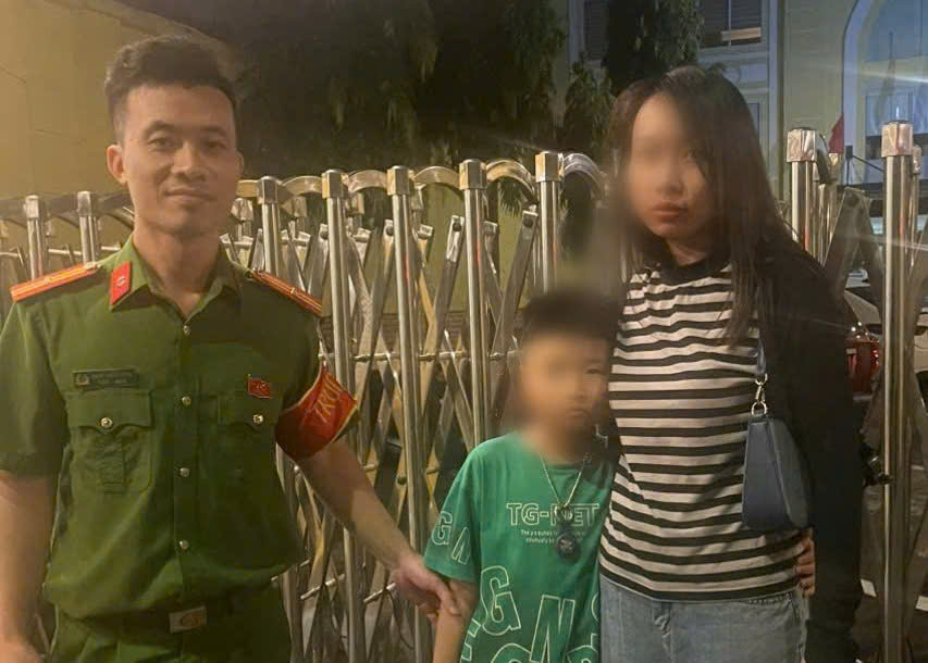 Công an phường Hồng Bàng kịp thời hỗ trợ cháu bé khuyết tật đi lạc trong đêm